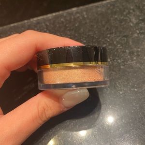 Artist Couture Diamond Glow Powder: Conceited